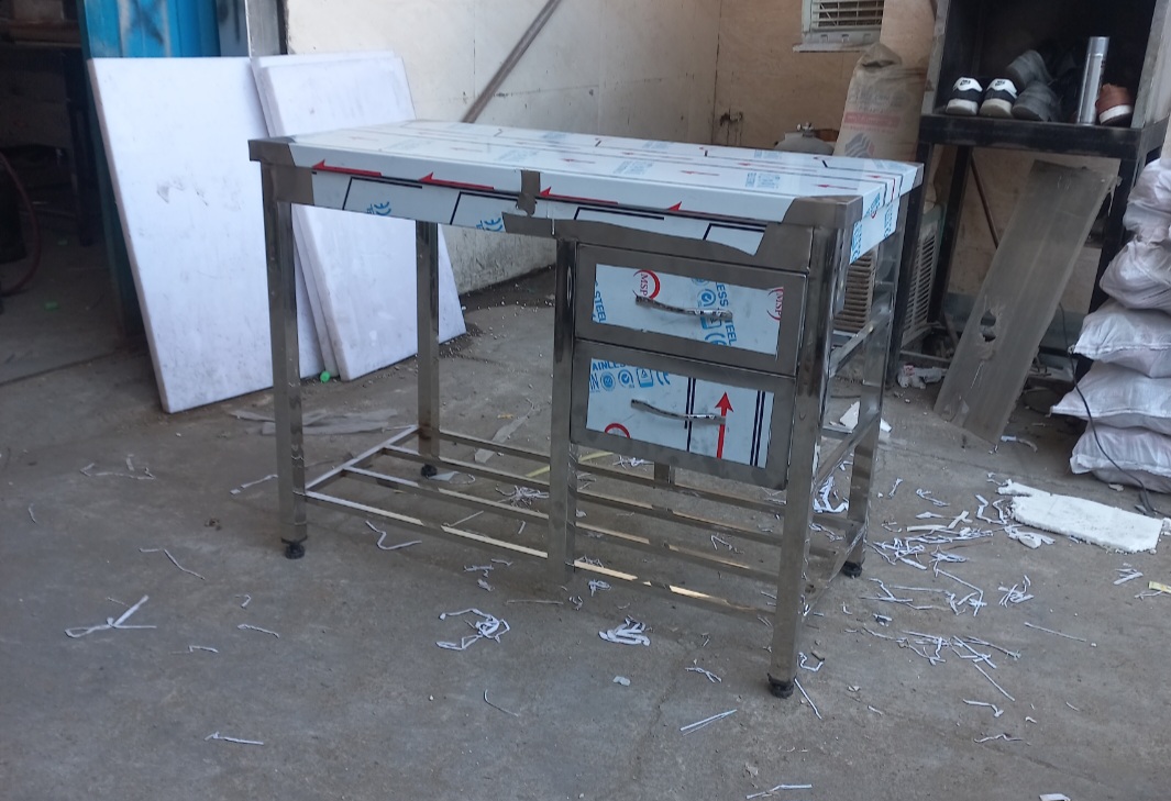 میز کار کشو دار